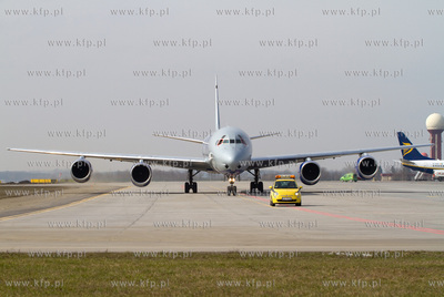 Gdansk,Rebiechowo. Nz. DC 8 linii National Airlines.
Samolot...