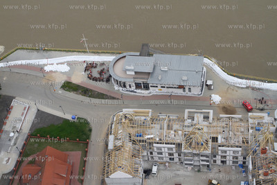 Tczew. Przekroczony stan alarmowy wody w Wisle, spowodowany...