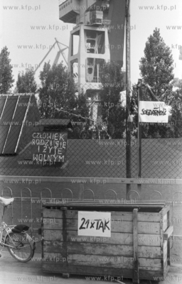 Strajk w Stoczni Gdanskiej im Lenina. sierpien 1980...