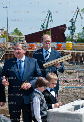 Pomnik Trzech Krzyzy na Placu Solidarnosci w Gdansku.....