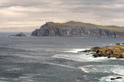Irlandia, polwysep Dingle Krajobraz. NZ. fale oceanu...