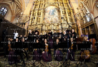 Bazylika katedralna w Pelplinie. Uroczystości pogrzebowe...