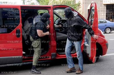 Funkcjonariusze z Gdyni wraz z policjantami z woj....