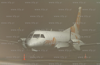 Zamglone lotnisko im. Lecha Walesy w Gdanskiu - Rebiechowie....