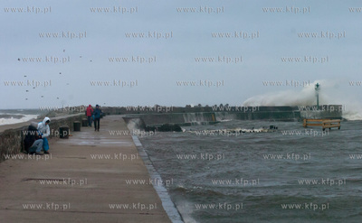 Sztormowa pogoda w Ustce 31.01.2013 
fot. Pahaoo/KFP
