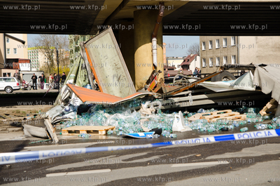 Wypadek przy estakadzie Kwiatkowskiego na wysokosci...
