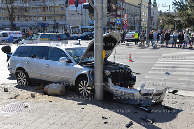 Na skrzyzowaniu ulic 10 Lutego i Swietojanskiej w Gdyni...