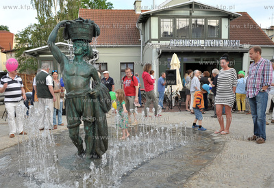 Sopot. Plac z Jasiem Rybakiem, na tylach klubu Spatif....