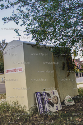 Zerwane reklamy wyborcze w Gdańsku Suchaninie na ul....