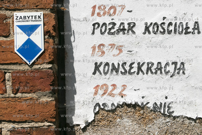 Kościół św. Katarzyny w Lubominie na Warmii.  Na...