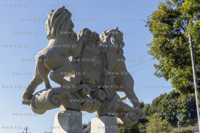 Odnowiony tzw witacz z herbem Gdańska stojący na...