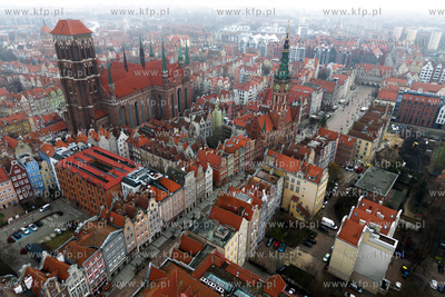 Panorama Gdańska. Na zdjęciu widok na ulicę Długą,...