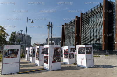 Gdańs. Uroczystości jubileuszowe ECS, ku czci tych,...