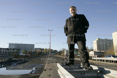 Wojciech Szczurek - prezydent Gdyni na tle budowanego...