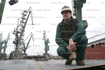 Marek Bronk - pracownik Stoczni Gdanskiej nalezacej...