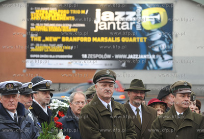 Uroczytosci Swieta Niepodleglosci pod pomnikiem Marszalka...