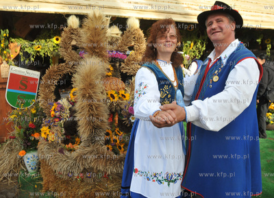 Kaszubskie dozynki powiatu kartuskiego w Zukowie. Kaszubi...