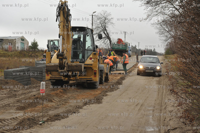 Prace przy remoncie i utwardzaniu kolejnego odcinka...