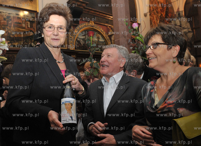 Promocja ksiazki Danuta Walesa marzenia i tajemnice....