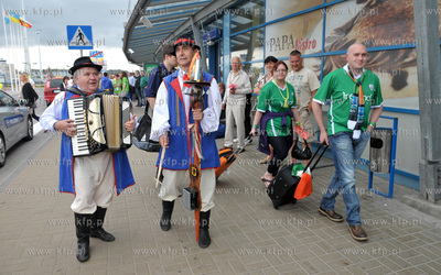 Gdansk, Rebiechowo. Kibice z Irlandii przylatuja do...