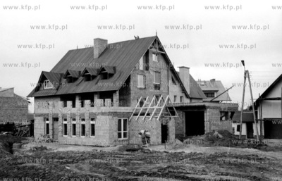 Budowa siedziby banku na ul. Gdynskiej w Zukowie. 19.04.1991...