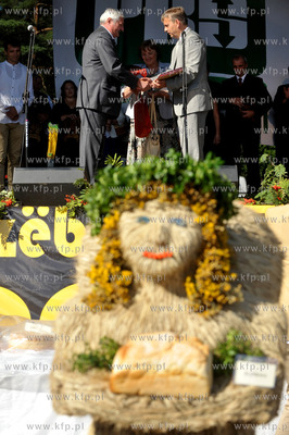 Dozynki w Luzienie na Kaszubach. Wystawa wiencow dozynkowych....