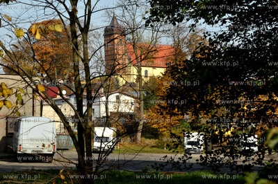 Zukowo. Kosciol Jana Chrzciciela i plac GS.  21.10.2012...