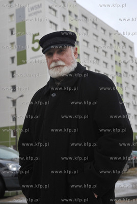 Pisarz Stefan Chwin w miejscu swojego zamieszkania,...