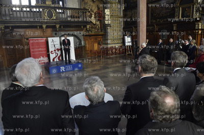 Gdańsk, Dwór Artusa. Noworoczna lampka szampana,...