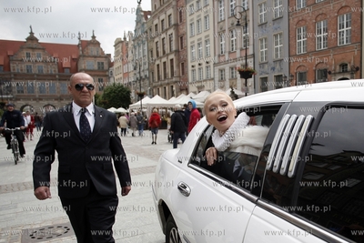 Gdansk. Uroczysty powrot Panienki z Okienka
do kamienicy...