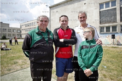 Gdansk Zaspa. Pilkarski turniej dzikich druzyn Do przerwy...