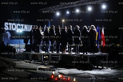 Manifestacja poparcia dla Ukrainy na Placu Solidarnosci...