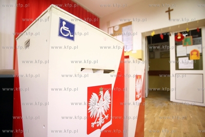 Pruszcz Gdanski. Wybory samorzadowe. Lokal wyborczy...