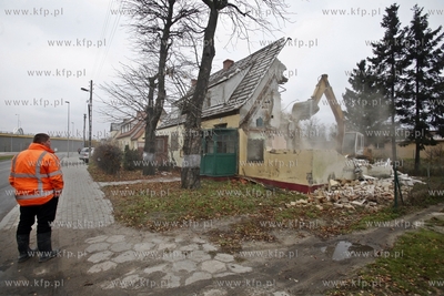 Wyburzanie domow przy ul.Uczniowskiej 23 i 27 w Gdansku...
