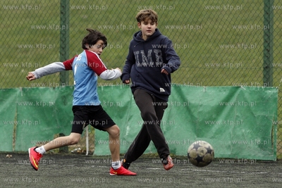 Gdansk Zaspa. Pilkarski turniej dzikich druzyn Do przerwy...