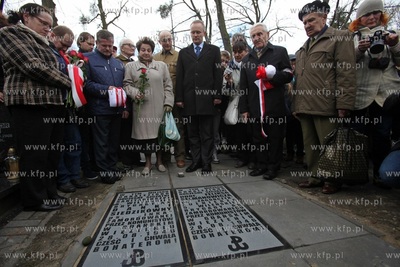 Gdańsk. Cmentarz garnizonowy. Odsłonięcie tablicy...