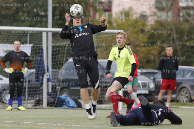 Gdansk Zaspa. Pilkarski turniej dzikich druzyn Do przerwy...
