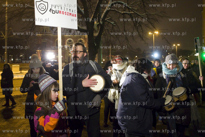 Manifestacja rodziców pod budynkiem  Kuratorium Oświaty...
