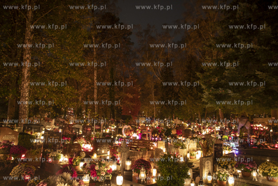 Wszystkich Świętych na cmentarzu katolickim w Sopocie.
01.11.2019
fot....