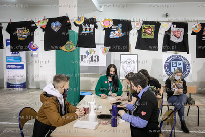 Liczenie pieniędzy w sztabie orkiestrowym w Zespóle...