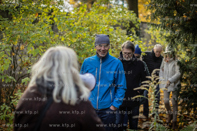 Mieszkańcy kurortu spacerowali w niedzielę z przewodniczką...