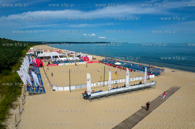 Wakacje w Gdańsku. Plaża w okolicy molo w Brzeźnie....