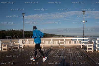 Nowe ławki na molo w Brzeźnie. 19.03.2026 fot. Paweł...