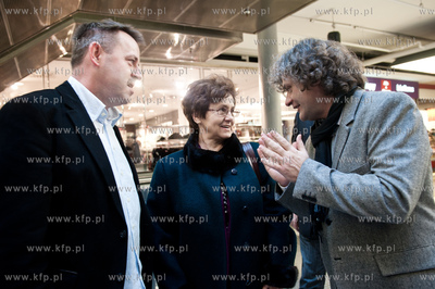 Gdansk. Centrum Handlowe Manhattan. Premiera i promocja...