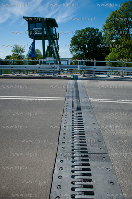 Oddany do uzytku most zwodzony nad Sluza Poludniowa...