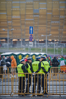 Gdansk Arena. Kibice wchodza na mecz mistrzostw Europy...