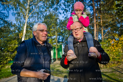 Gdansk. Oliwskie Zoo. Przyjazd czterech lwow, trzech...