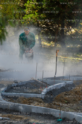 Gdansk. Jesienne, sloneczne przedpoludnie w Parku Orunskim.
Nz...