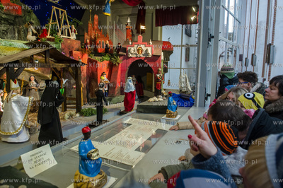 Gdansk. Ruchoma Szopka Bozonarodzeniowa w kosciele...