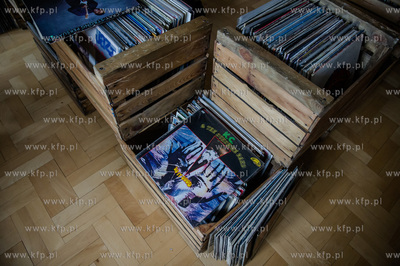 Gdansk. Kawiarnia Fusy i Mietusy. Tysiace Winyli na...